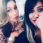 Ranjini Haridas Instagram - Goofing around backstage with my beautiful cohost @poojakaif !!!👯‍♀️ #emceelife #delhi #kajaria #paidtotalk #doubletrouble #lovemyjob #workworkwork #backstage #gimmeamic