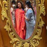 Ranjini Haridas Instagram - She only strives for the best...and until she gets it, she's relentless...but the beautiful part of it is that, this strive is not for herself, it's for people around her... I can't simply put into words, but, I think these pictures will show you that she was always present to guide and support us in the entire wedding process. Similar to the tying of the knot; the groom ties it twice and then the sister of the groom ties it again and secures it. You did just that: secured and solidified the wedding from start to end! Love and Respect to You chechi @ranjini_h, it wouldn't have been this beautiful without you..😊❤️