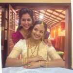 Ranjini Haridas Instagram - She only strives for the best...and until she gets it, she's relentless...but the beautiful part of it is that, this strive is not for herself, it's for people around her... I can't simply put into words, but, I think these pictures will show you that she was always present to guide and support us in the entire wedding process. Similar to the tying of the knot; the groom ties it twice and then the sister of the groom ties it again and secures it. You did just that: secured and solidified the wedding from start to end! Love and Respect to You chechi @ranjini_h, it wouldn't have been this beautiful without you..😊❤️