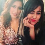 Ranjini Haridas Instagram – Goofing around backstage with my beautiful cohost @poojakaif !!!👯‍♀️

#emceelife #delhi #kajaria #paidtotalk #doubletrouble #lovemyjob #workworkwork #backstage #gimmeamic