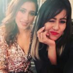 Ranjini Haridas Instagram - Goofing around backstage with my beautiful cohost @poojakaif !!!👯‍♀️ #emceelife #delhi #kajaria #paidtotalk #doubletrouble #lovemyjob #workworkwork #backstage #gimmeamic