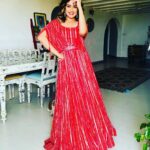 Ranjini Haridas Instagram – I rarely find myself in the mood to wear red..but when I do it’s all the way !!!😂

Outfit courtesy @madebymilankochi 
Hair and makeup @jaanmonidasofficial 

#redredred #gimmered #bright #workmode #whatiwore #eventready #paidtotalk #hair #makeup #poser #lovemyjob #ranjiniharidas