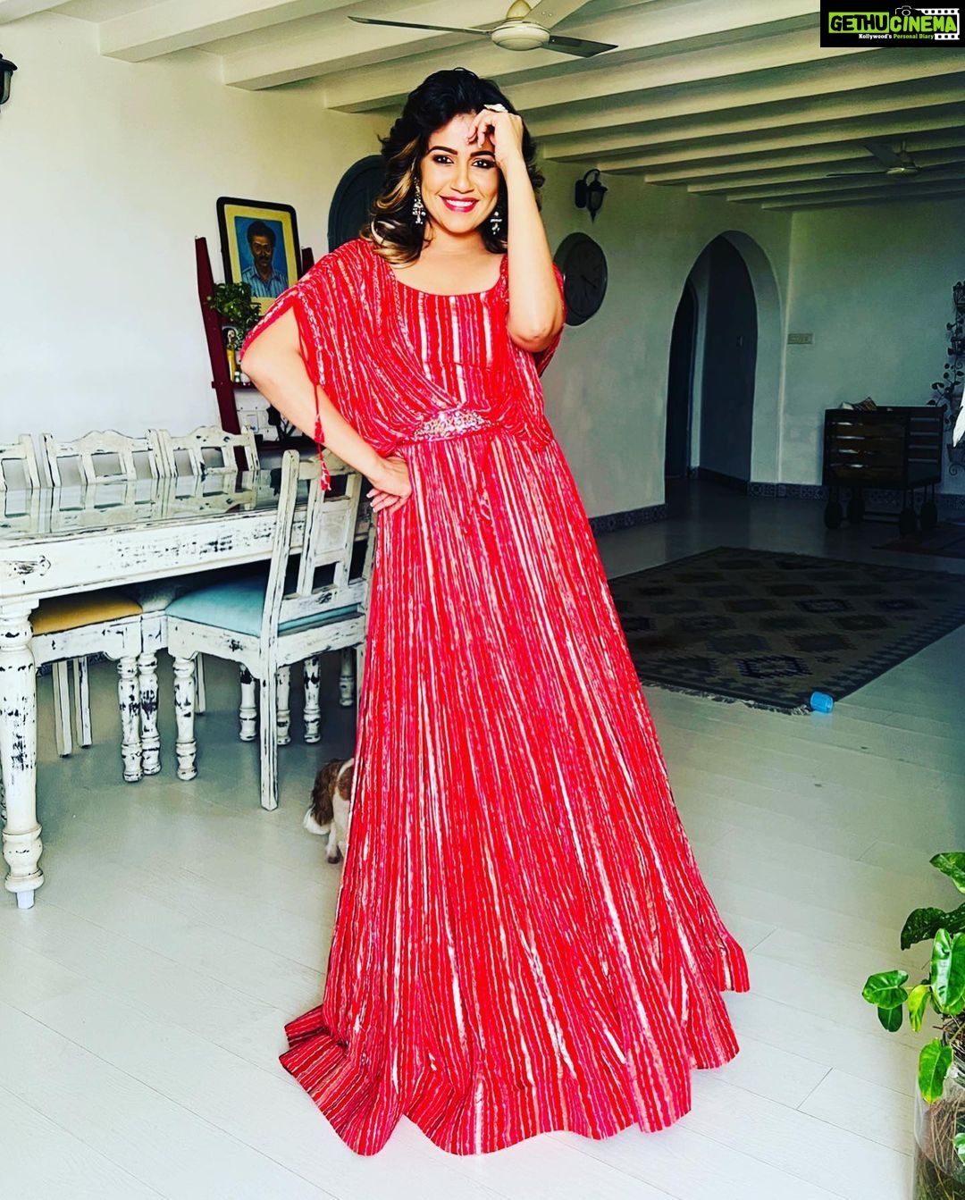 Ranjini Haridas Instagram - I rarely find myself in the mood to wear red..but when I do itโs all the way !!!๐ Outfit courtesy @madebymilankochi Hair and makeup @jaanmonidasofficial #redredred #gimmered #bright #workmode #whatiwore #eventready #paidtotalk #hair #makeup #poser #lovemyjob #ranjiniharidas