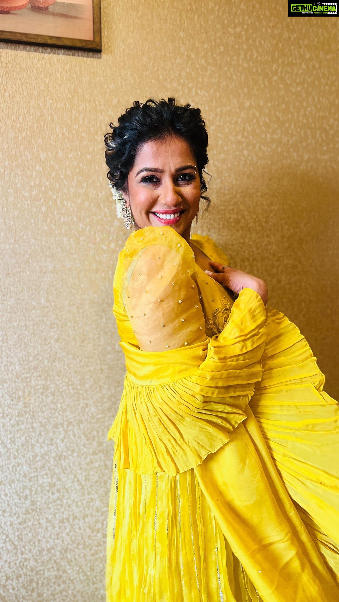 Ranjini Haridas - 7.4K Likes - Dancing into the weekend be like !!!ššš
Outfit courtesy @madebymilankochi
Hair and makeup @jaanmonidasofficial
#makeover #reels #reelitfeelit #trendingreels #fun #dancereels #hair #makeup #gettingready #yellow #brightandhappy #goodtimes #happyvibes #ranjiniharidas