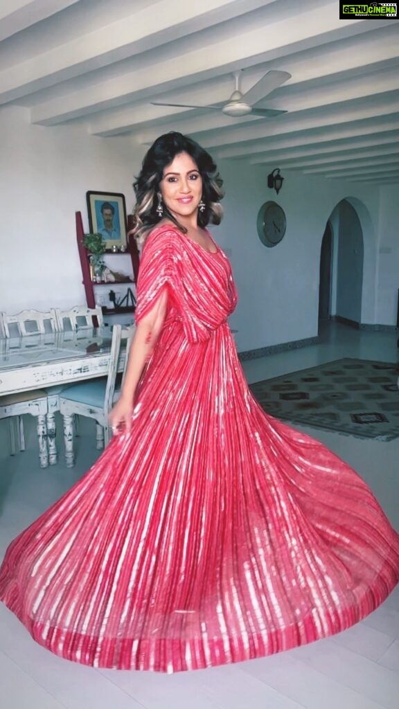Ranjini Haridas Instagram - Thank you @madebymilankochi for this lovely outfit I wore for the PS2 launch event in cochin ..love it !!! Hair and make up @jaanmonidasofficial #ladyinred #madebymilan #eventready #reelsinstagram #reels #paidtotalk #emceelife #whatiwore #ootd #hair #makeup #styling #slowmotion #❤️#ranjiniharidas