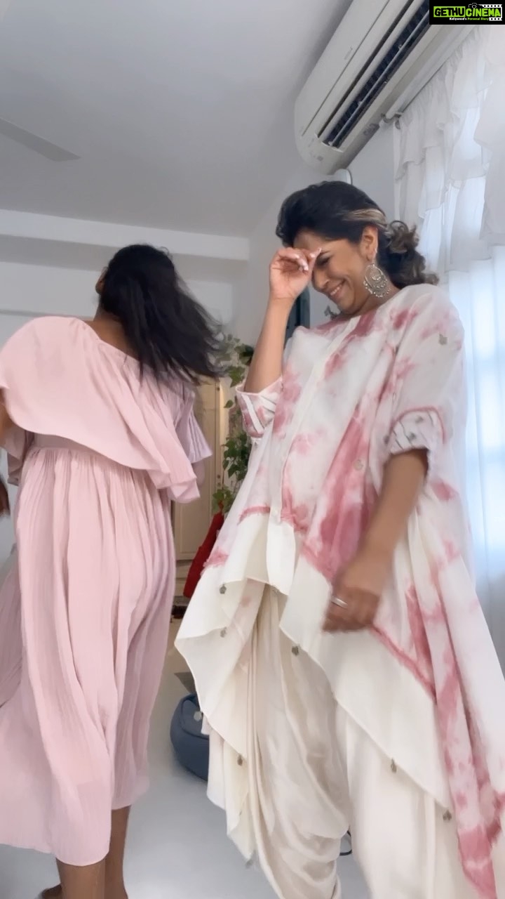 Ranjini Haridas - 14K Likes - Whoās that girl???
Just @ranjini_h and @jaan_moni_das having some fun post make up cos our outfits were in sync!!!ššš
And for our dancing styles ššš in that particular area we most definitely were not in sync !!!š¤·āāļø
Hair and makeup @jaanmonidasofficial
Outfit @madebymilankochi
#gettingready #eventtime #giglife #hairandmakeup #summerlook #justsomefun #danceaway #happiehippie #ranjiniharidas #paidtotalk #emceelife