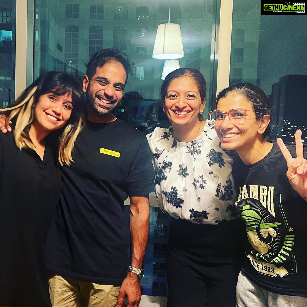 Ranjini Haridas Instagram - It’s a matter of “Choice “ !!! #youknowifyouknow @tijomaliakal @ashfana @thanujose #dubaidiaries #fromschooltonow #27yearsandcounting #foreverfriends #grownups #unexpectedmeetups #suchfun #nostalgia #memories #happiehippie #ranjiniharidas #allsmiles #fun #laughter #goodolddays #bestdaysofmylife