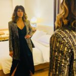 Ranjini Haridas Instagram - Strike a pose !!! #poserforlife 😂 Makeup @anuraagkaushik_92 Hair @iampawanhairofficial #workmode #emceelife #paidtotalk #lovemyjob #delhidiaries #gettingready
