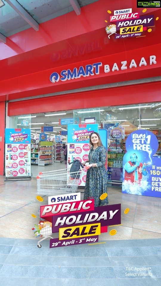 Rashami Desai Instagram - Mere tarah aap bhi saare bahane bhool jaaoge, aur SMART Bazaar Public Holiday Sale se hi sab lekar jaaoge! Get ready to get up to 50% off groceries, apparel and homeware product from 29th April to 3rd May. . . #SMARTBazaar #PublicHolidaySale #rashamidesai #rashamians #whatelseispossiblenow #immagical✨🧞♀️🦄