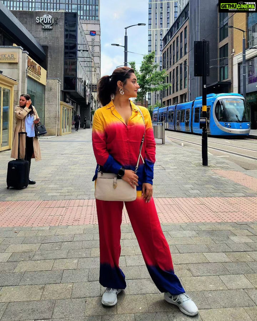 Rashami Desai Instagram - Trust the vibe 〰️〰️〰️💫 . . @howwhenwearclothing . . #rashamidesai #rashamians #live #love #barminghum #uk #whatelseispossiblenow #immagical✨🧞♀️🦄 Birmingham, United Kingdom