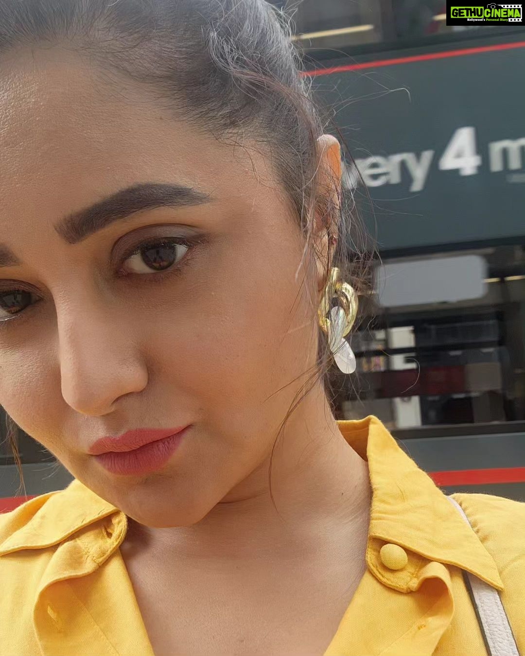 Rashami Desai Instagram - Trust the vibe 〰️〰️〰️💫 . . @howwhenwearclothing . . #rashamidesai #rashamians #live #love #barminghum #uk #whatelseispossiblenow #immagical✨🧞♀️🦄 Birmingham, United Kingdom