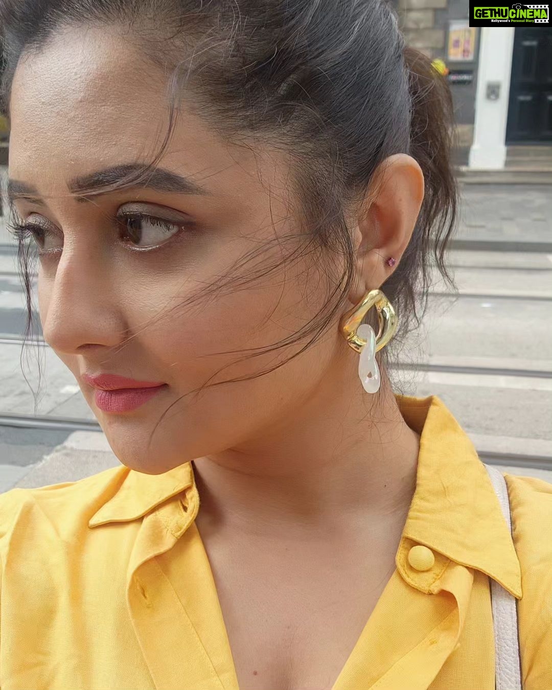 Rashami Desai Instagram - Trust the vibe 〰️〰️〰️💫 . . @howwhenwearclothing . . #rashamidesai #rashamians #live #love #barminghum #uk #whatelseispossiblenow #immagical✨🧞♀️🦄 Birmingham, United Kingdom