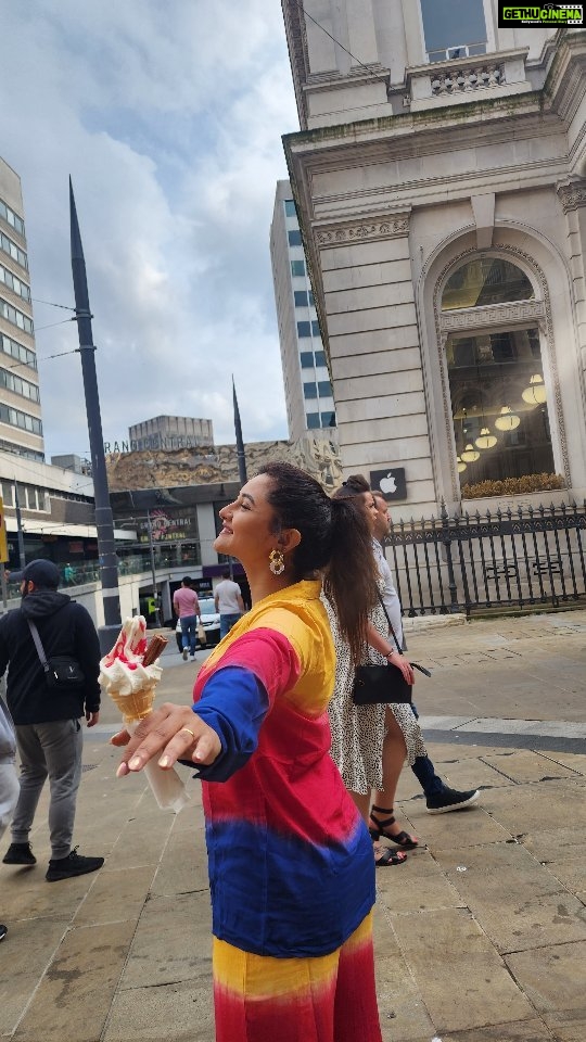 Rashami Desai Instagram - All eyes on us 😎 . . Outfit: @howwhenwearclothing . . #rashamidesai #rashamians #trendingreels #bullring #uk #fun #indian #rythmicrashami💃 #whatelseispossible #immagical✨🧞‍♀️🦄 Birmingham, United Kingdom