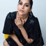 Rashmi Gautam Instagram – 📸 P.C @lalithaputra_ 
#rashmigautam #RashmiGautam #photoshoot #balck #sequindress