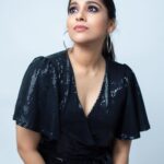 Rashmi Gautam Instagram – 📸 P.C @lalithaputra_ 
#rashmigautam #RashmiGautam #photoshoot #balck #sequindress