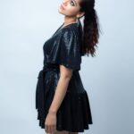 Rashmi Gautam Instagram – 📸 P.C @lalithaputra_ 
#rashmigautam #RashmiGautam #photoshoot #balck #sequindress