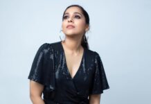 Rashmi Gautam Instagram - 📸 P.C @lalithaputra_ #rashmigautam #RashmiGautam #photoshoot #balck #sequindress