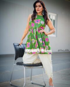 Rashmi Gautam Instagram - #summervibes☀️ #hellosunshine☀️ #rashmigautam 
📸p.c @ravi_cross_clickx