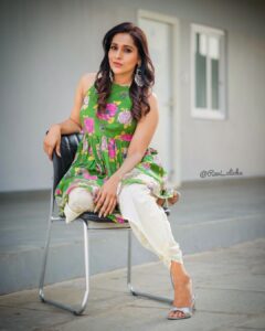 Rashmi Gautam Instagram - #summervibes☀️ #hellosunshine☀️ #rashmigautam 
📸p.c @ravi_cross_clickx