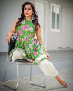 Rashmi Gautam Instagram - #summervibes☀️ #hellosunshine☀️ #rashmigautam 
📸p.c @ravi_cross_clickx