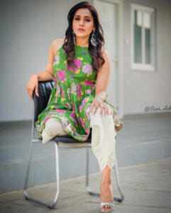 Rashmi Gautam Instagram - #summervibes☀️ #hellosunshine☀️ #rashmigautam 
📸p.c @ravi_cross_clickx
