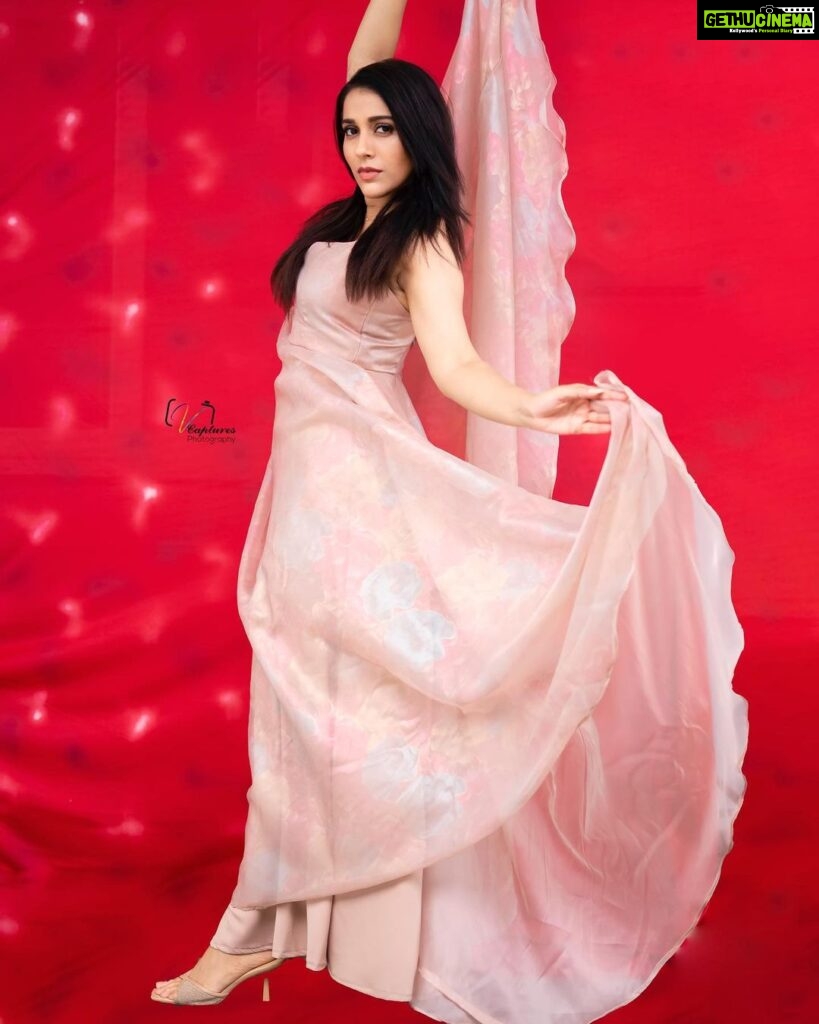 Rashmi Gautam Instagram - #RashmiGautam Outfit @varahi_couture P.C @v_capturesphotography #gowns #pastels #straighthair