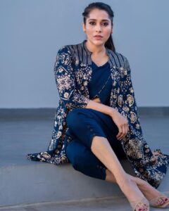Rashmi Gautam Instagram - #rashmigautam #blue #fridaynight #extrajabardasth 
📸 @ravi_cross_clickx