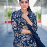 Rashmi Gautam Instagram – #rashmigautam #blue #fridaynight #extrajabardasth 
📸 @ravi_cross_clickx