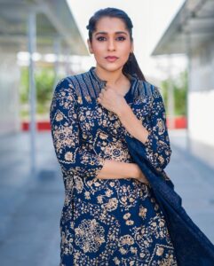 Rashmi Gautam Instagram - #rashmigautam #blue #fridaynight #extrajabardasth 
📸 @ravi_cross_clickx
