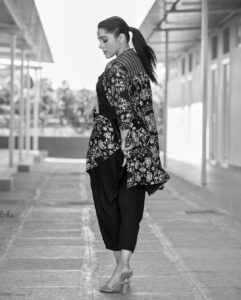 Rashmi Gautam Instagram - #rashmigautam #blue #fridaynight #extrajabardasth 
📸 @ravi_cross_clickx