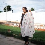 Rashmi Gautam Instagram – SHOW MUST GO ON 

📸 @v_capturesphotography 

#rashmigautam #fusionwear #balckandwhite #braids #instapost #2023 #january