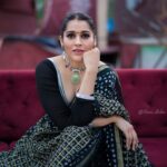 Rashmi Gautam Instagram - Outfit by @varahi_couture Jewellery @aditi_collection P.c @ravi_cross_clickx #rashmigautam #indianwear #summerstyles #easybreezy #black #mirrorworkblouse #custommade