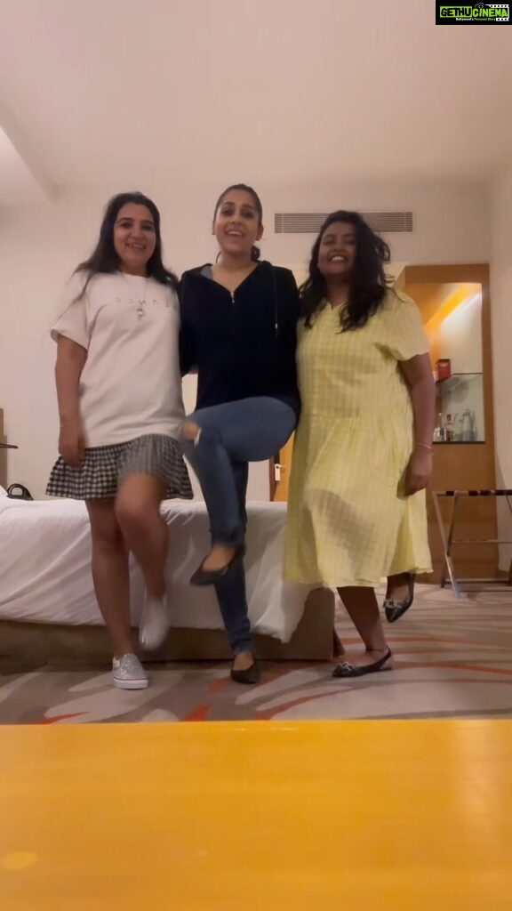Rashmi Gautam Instagram - Yup we officially suck at making reels But that’s ok #neversaynerver Another disaster in the making When bestie visits #rashmigautam #friendship