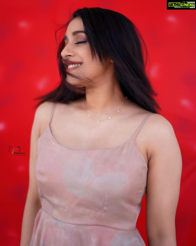 Rashmi Gautam Instagram - #RashmiGautam Outfit @varahi_couture P.C @v_capturesphotography #gowns #pastels #straighthair
