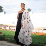 Rashmi Gautam Instagram – SHOW MUST GO ON 

📸 @v_capturesphotography 

#rashmigautam #fusionwear #balckandwhite #braids #instapost #2023 #january