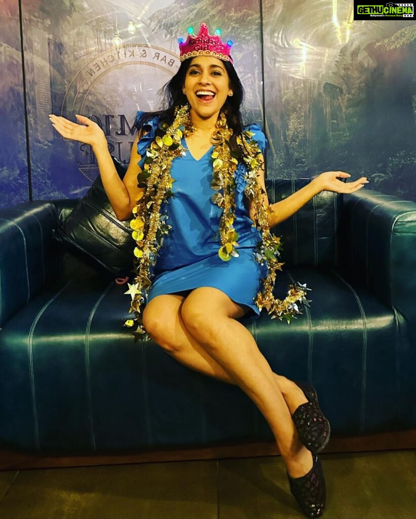 Rashmi Gautam Instagram - Stick to the ones who want to stay Let go of the ones who want to leave Another year added to my existence Doing my bit to make it worth it Thanks to each and everyone who made it spl FANS FRIENDS FAMILY three main pillars of my life #thankyou Indeed a HAPPY BIRTHDAY 27-04-2023