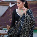 Rashmi Gautam Instagram – Outfit by @varahi_couture 
Jewellery @aditi_collection 
P.c @ravi_cross_clickx 

#rashmigautam #indianwear #summerstyles #easybreezy #black #mirrorworkblouse #custommade