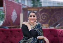 Rashmi Gautam Instagram - Outfit by @varahi_couture Jewellery @aditi_collection P.c @ravi_cross_clickx #rashmigautam #indianwear #summerstyles #easybreezy #black #mirrorworkblouse #custommade