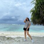 Rashmi Gautam Instagram – #rashmigautam #sunseasandsky #mondayblues #prettylittletrips #summervibes☀️
