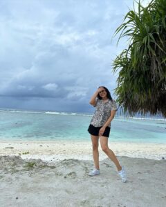 Rashmi Gautam Instagram - #rashmigautam #sunseasandsky #mondayblues #prettylittletrips #summervibes☀️