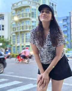 Rashmi Gautam Instagram - #rashmigautam #sunseasandsky #mondayblues #prettylittletrips #summervibes☀️