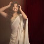 Rashmika Mandanna Instagram - I got to see so much love pouring in that day and it makes me feel extremely grateful… Thank you my loves… last few days of 2022… and this new year I hope there’s only and only love for all of you… God bless you with good health and happiness! 🤍🤍