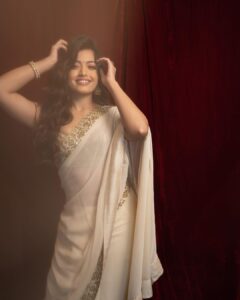 Rashmika Mandanna Instagram - I got to see so much love pouring in that day and it makes me feel extremely grateful… Thank you my loves… last few days of 2022… and this new year I hope there’s only and only love for all of you… God bless you with good health and happiness! 🤍🤍