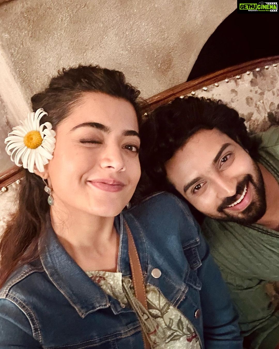 Rashmika Mandanna Instagram - Guys sorry I went missing for awhile.. 🐒 that’s Cz we were mostly shooting in no network areas.. but guyzzzz our first schedule wrap of #rainbow 🌈❤️ Thankyou #rainbow team for your hard workkkkk.. you guys are awesome! 💃🏻😁 (Ok now ps: it’s a bit confusing.. so it’s it’s for those who actually want to know 😆) 3rd place we shot in was Munnar - 1- this was yesterday, before pack up picture.. @devmohanofficial and I took.. 🐒 2- a group pictureeeeeee❤️❤️❤️❤️❤️❤️ 3- the scenery we had from our location.. man! It was dreamy..😍 4- this was a view from my room.. I just haaaaad to show it to you.. ❤️Munnar has some of the most beautiful views for sure.. 😍😍 2nd was Kodaikanal - 5- the flowers just looked too pretty.. 😋🤍 6- the sun rise view from my balcony in Kodai.. 🥰🥰 And 1st was Chennai - 7- how can my day go without a workout, tell me 😋😋 @karansawhney11 video credit 🐒 8- mum came to pick my sister up to go back home.. 😄ladies hai toh matlab the photo session has to happen for sure.. ❤️ 9- my sister had come off to Chennai alone to watch me work and her lil mid shot hugs were THE BEST.. ❤️❤️ kids are so tiny man.. 😮 10- my first selfie and I think the only solo selfie from the sets of #rainbow 🌈😋 All about my last few days ❤️😋 Ok worked too hard for this post.. bye ❤️😋 @devmohanofficial @shantharuban_gnanasekaran @justintunes @thamizh_editor @bhaskaran_dop @prabhu_sr @dreamwarriorpictures ❤️❤️❤️
