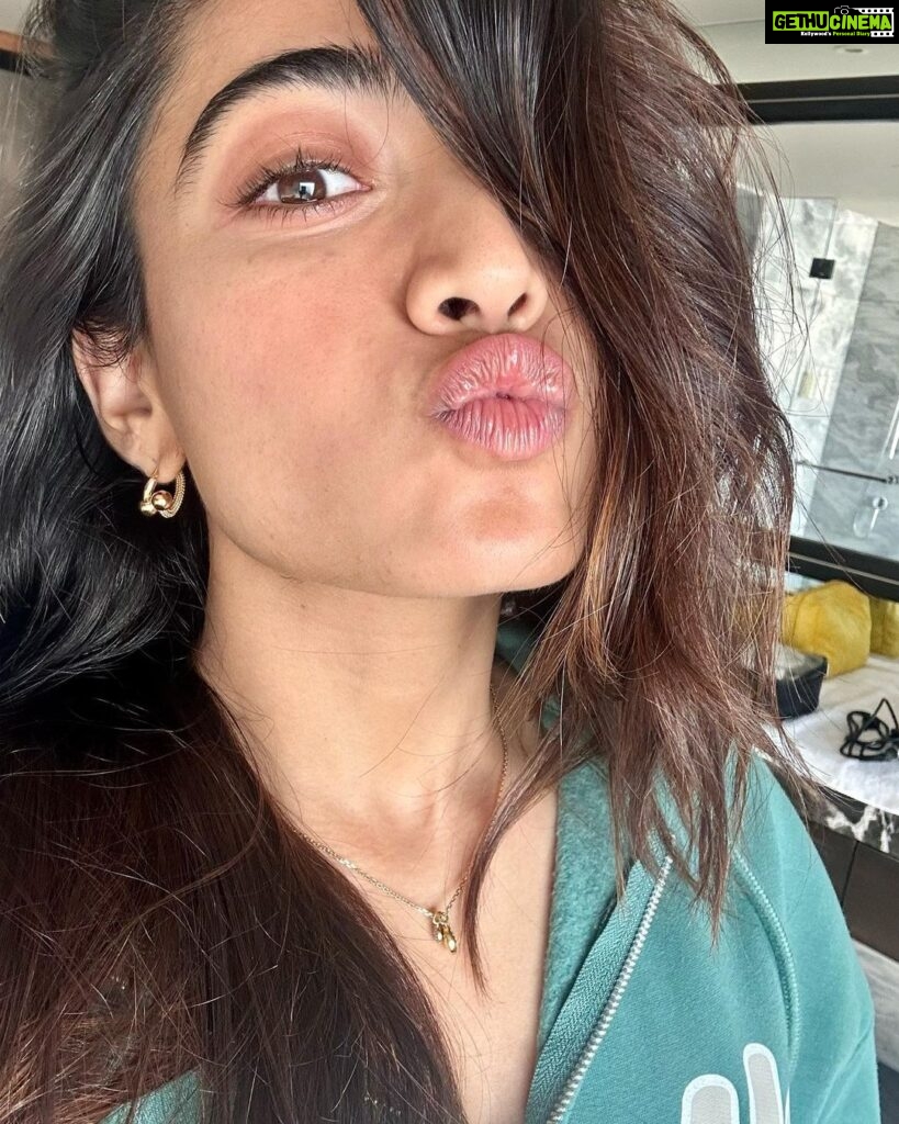 Rashmika Mandanna Instagram - I don’t know how to pout so a straight out kissie it is.. 😋❤