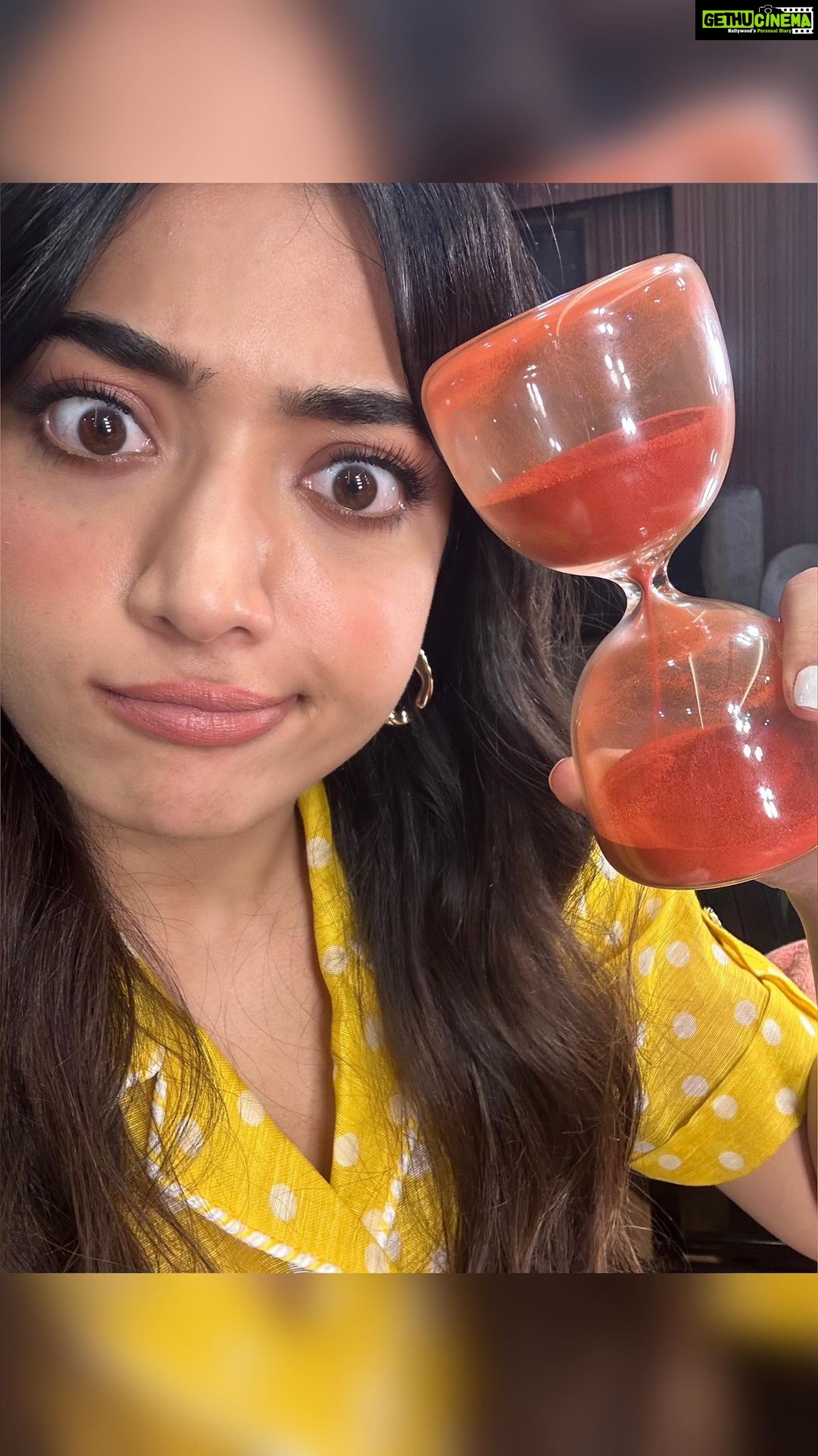 Rashmika Mandanna Instagram - Ordered a burger and got an hourglass…. @mcdonalds_india what does this mean? 🤔👀 #Partnership