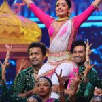 Rashmika Mandanna Instagram - Lavni for the first time.. and I LOVED it! ❤️ Tonight at Zee Chitra Gaurav Puraskar 2023 only on Zee Marathi #ZeeChitraGaurav2023 #zeemarathi #ZCGP2023 @zeemarathiofficial #Collab