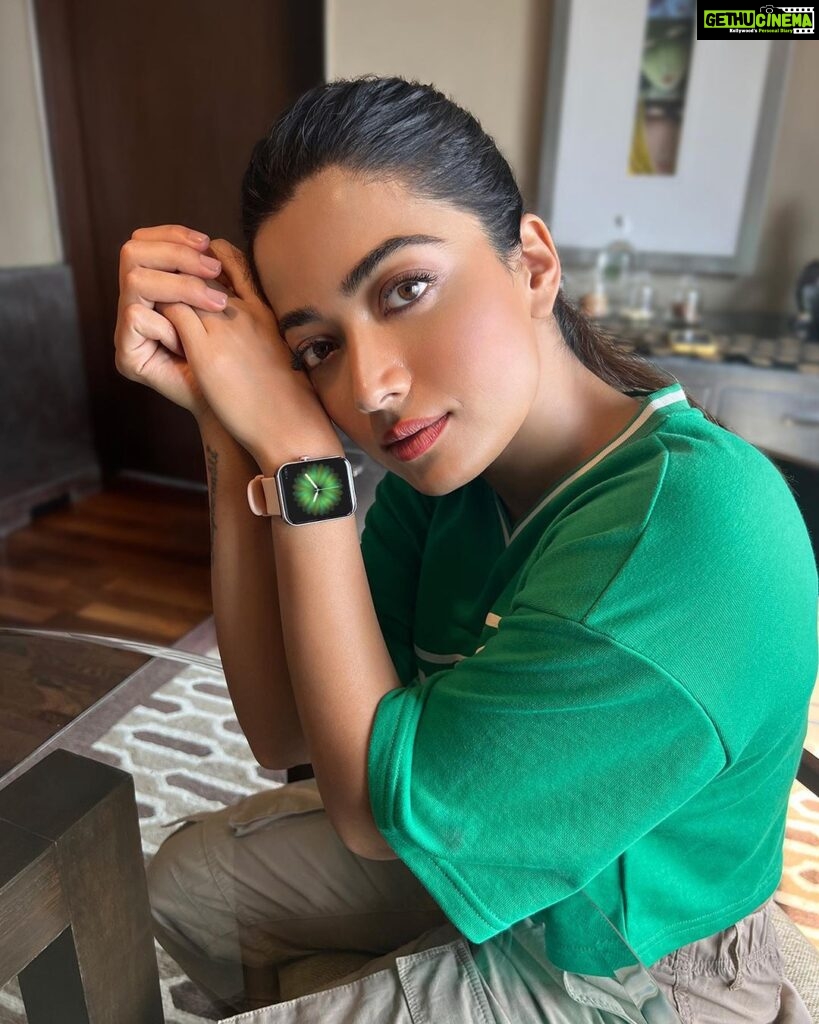 Rashmika Mandanna Instagram - My new boAt smartwatch matches all my unique characters and it has got a unique character itself⌚️😚 @boat.nirvana #partnership