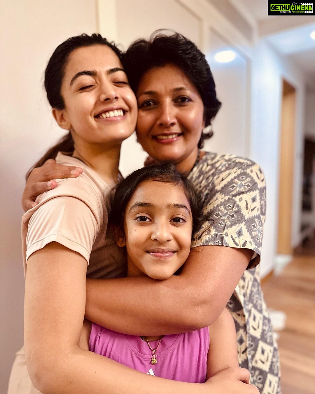 Rashmika Mandanna Instagram - Guys sorry I went missing for awhile.. 🐒 that’s Cz we were mostly shooting in no network areas.. but guyzzzz our first schedule wrap of #rainbow 🌈❤️ Thankyou #rainbow team for your hard workkkkk.. you guys are awesome! 💃🏻😁 (Ok now ps: it’s a bit confusing.. so it’s it’s for those who actually want to know 😆) 3rd place we shot in was Munnar - 1- this was yesterday, before pack up picture.. @devmohanofficial and I took.. 🐒 2- a group pictureeeeeee❤️❤️❤️❤️❤️❤️ 3- the scenery we had from our location.. man! It was dreamy..😍 4- this was a view from my room.. I just haaaaad to show it to you.. ❤️Munnar has some of the most beautiful views for sure.. 😍😍 2nd was Kodaikanal - 5- the flowers just looked too pretty.. 😋🤍 6- the sun rise view from my balcony in Kodai.. 🥰🥰 And 1st was Chennai - 7- how can my day go without a workout, tell me 😋😋 @karansawhney11 video credit 🐒 8- mum came to pick my sister up to go back home.. 😄ladies hai toh matlab the photo session has to happen for sure.. ❤️ 9- my sister had come off to Chennai alone to watch me work and her lil mid shot hugs were THE BEST.. ❤️❤️ kids are so tiny man.. 😮 10- my first selfie and I think the only solo selfie from the sets of #rainbow 🌈😋 All about my last few days ❤️😋 Ok worked too hard for this post.. bye ❤️😋 @devmohanofficial @shantharuban_gnanasekaran @justintunes @thamizh_editor @bhaskaran_dop @prabhu_sr @dreamwarriorpictures ❤️❤️❤️