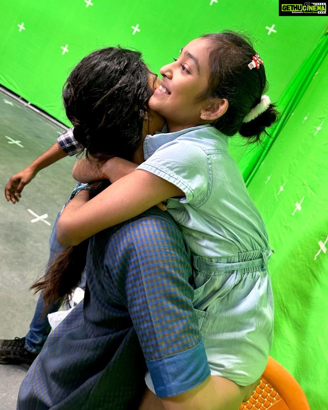 Rashmika Mandanna Instagram - Guys sorry I went missing for awhile.. 🐒 that’s Cz we were mostly shooting in no network areas.. but guyzzzz our first schedule wrap of #rainbow 🌈❤️ Thankyou #rainbow team for your hard workkkkk.. you guys are awesome! 💃🏻😁 (Ok now ps: it’s a bit confusing.. so it’s it’s for those who actually want to know 😆) 3rd place we shot in was Munnar - 1- this was yesterday, before pack up picture.. @devmohanofficial and I took.. 🐒 2- a group pictureeeeeee❤️❤️❤️❤️❤️❤️ 3- the scenery we had from our location.. man! It was dreamy..😍 4- this was a view from my room.. I just haaaaad to show it to you.. ❤️Munnar has some of the most beautiful views for sure.. 😍😍 2nd was Kodaikanal - 5- the flowers just looked too pretty.. 😋🤍 6- the sun rise view from my balcony in Kodai.. 🥰🥰 And 1st was Chennai - 7- how can my day go without a workout, tell me 😋😋 @karansawhney11 video credit 🐒 8- mum came to pick my sister up to go back home.. 😄ladies hai toh matlab the photo session has to happen for sure.. ❤️ 9- my sister had come off to Chennai alone to watch me work and her lil mid shot hugs were THE BEST.. ❤️❤️ kids are so tiny man.. 😮 10- my first selfie and I think the only solo selfie from the sets of #rainbow 🌈😋 All about my last few days ❤️😋 Ok worked too hard for this post.. bye ❤️😋 @devmohanofficial @shantharuban_gnanasekaran @justintunes @thamizh_editor @bhaskaran_dop @prabhu_sr @dreamwarriorpictures ❤️❤️❤️